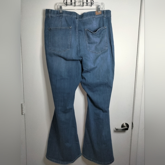 Judy Blue (Size 22W) Blue Medium Wash Super Flare Pull-on Denim Stretch Jeans - Picture 8 of 8